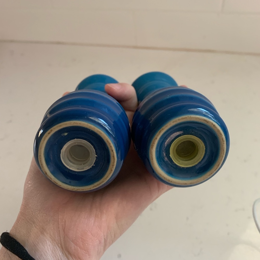 Le Creuset Azure Salt and Pepper Set - Picture 3 of 3